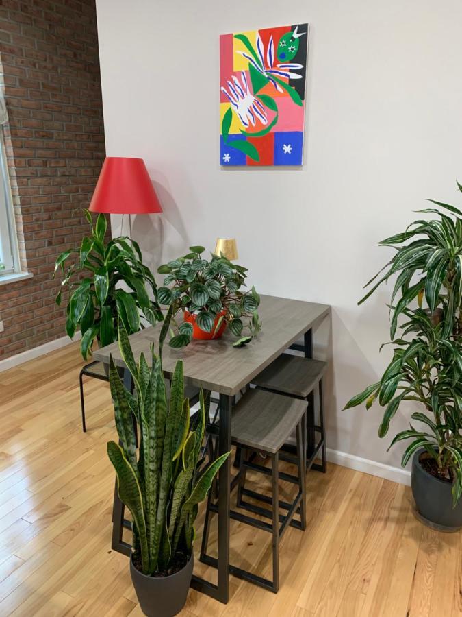Апартаменты Urban Jungle Oasis In Queens! Нью-Йорк Экстерьер фото